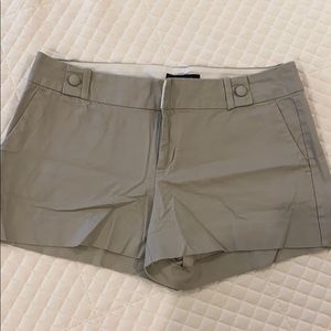 Banana Republic Mid - Rise Shorts Size 8